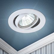 ST2A WH Светильник ЭРА штампованный поворотный MR16,12V/220V, 50W белый (100/2400)