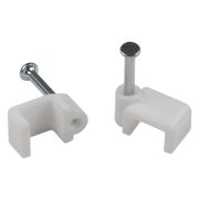 Скоба пластиковая ЭРА NO-224-580 крепежная плоская 4 мм белая (50 шт/уп)